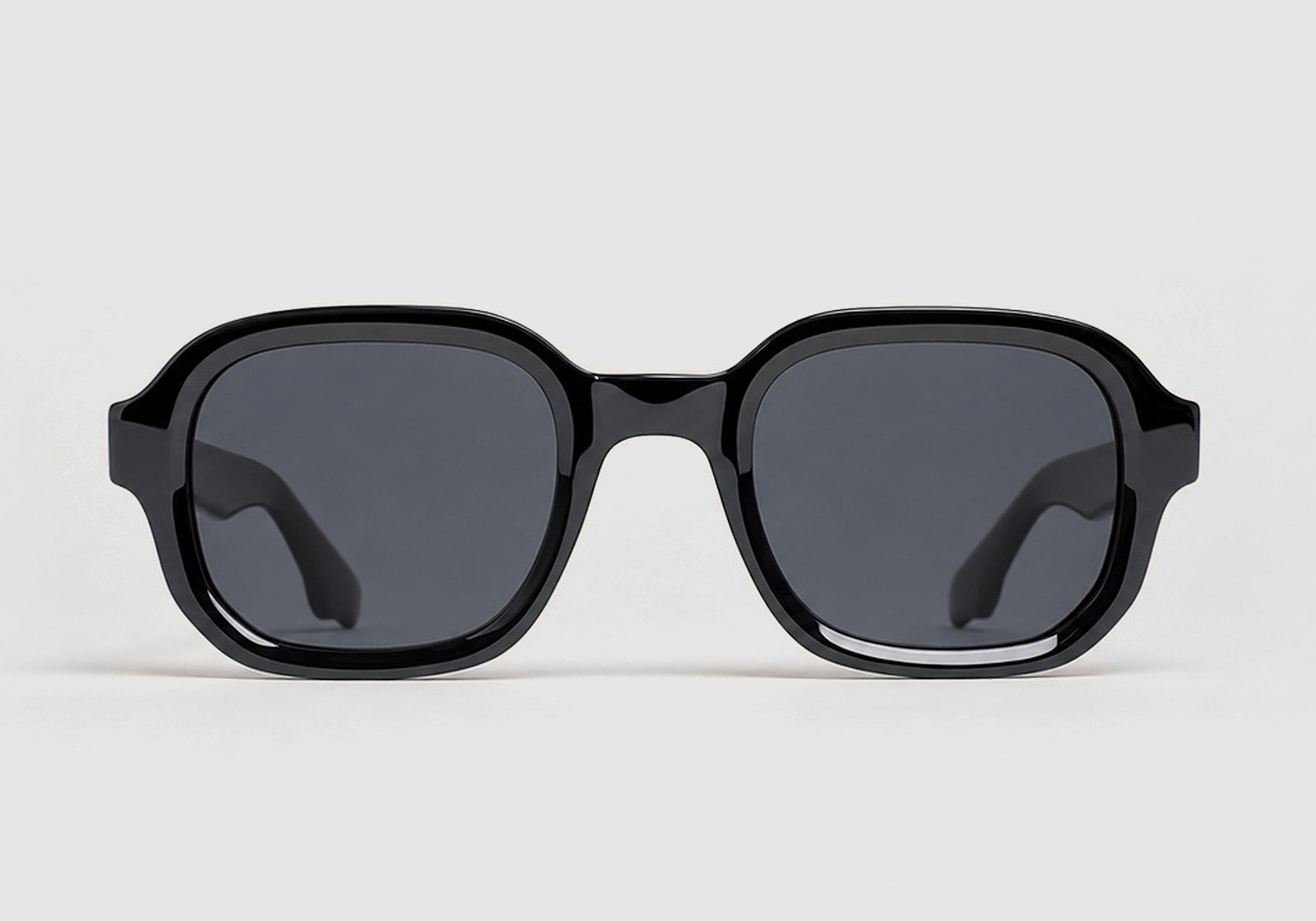 1786280294940-front_straight__52_BANK_black_with_dark_lens_front_straight_final-9GakhnBOzCMMxAmEorPF8N5FwTuVpr.jpg