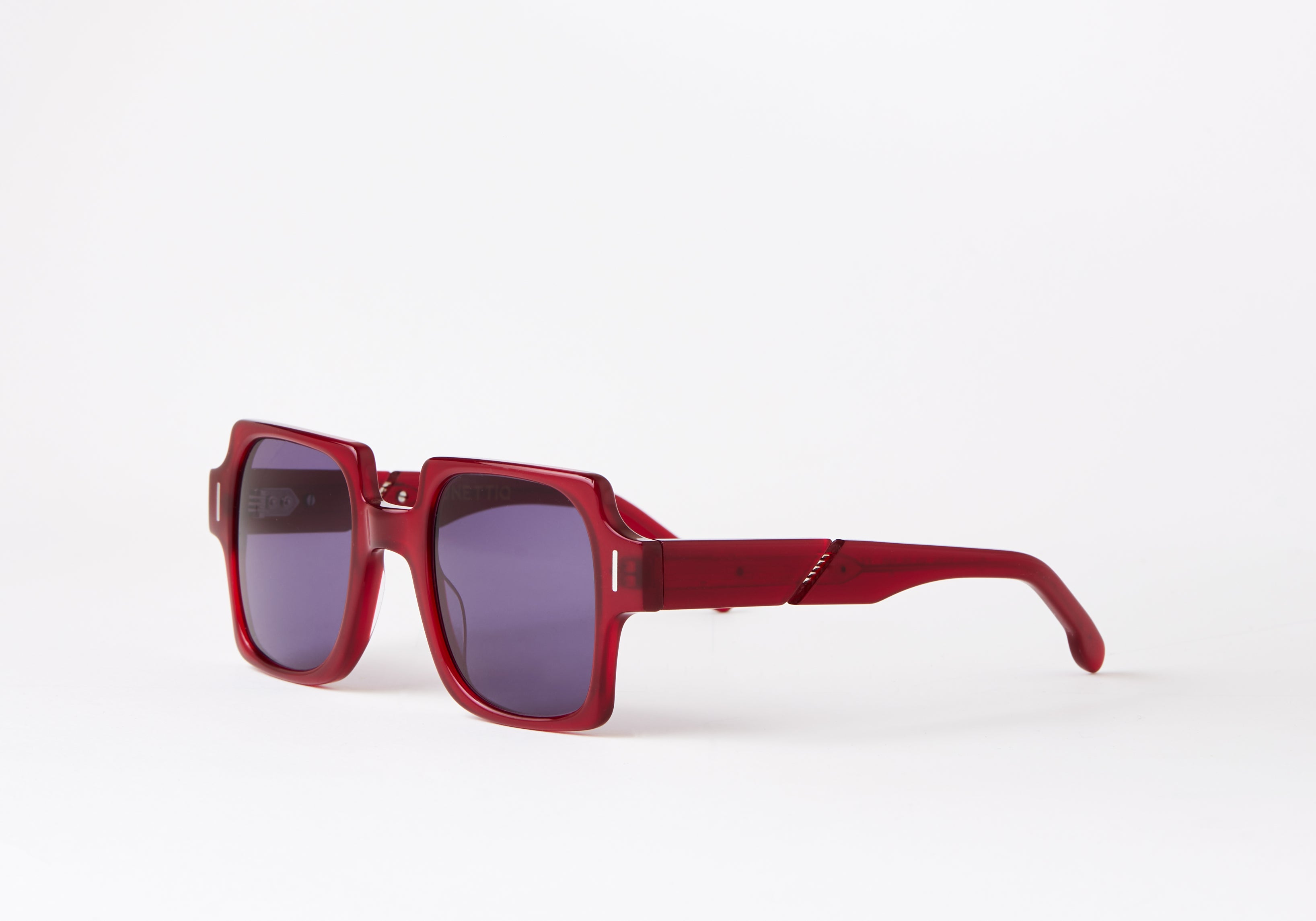 HILTON-RED-SUNGLASSES-LUNETTIQ-2.jpg