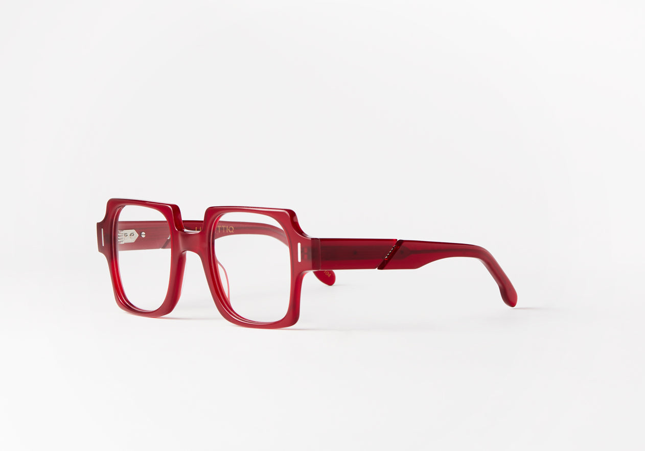 HILTON_RED_2_LUNETTIQ_OPTICAL.jpg