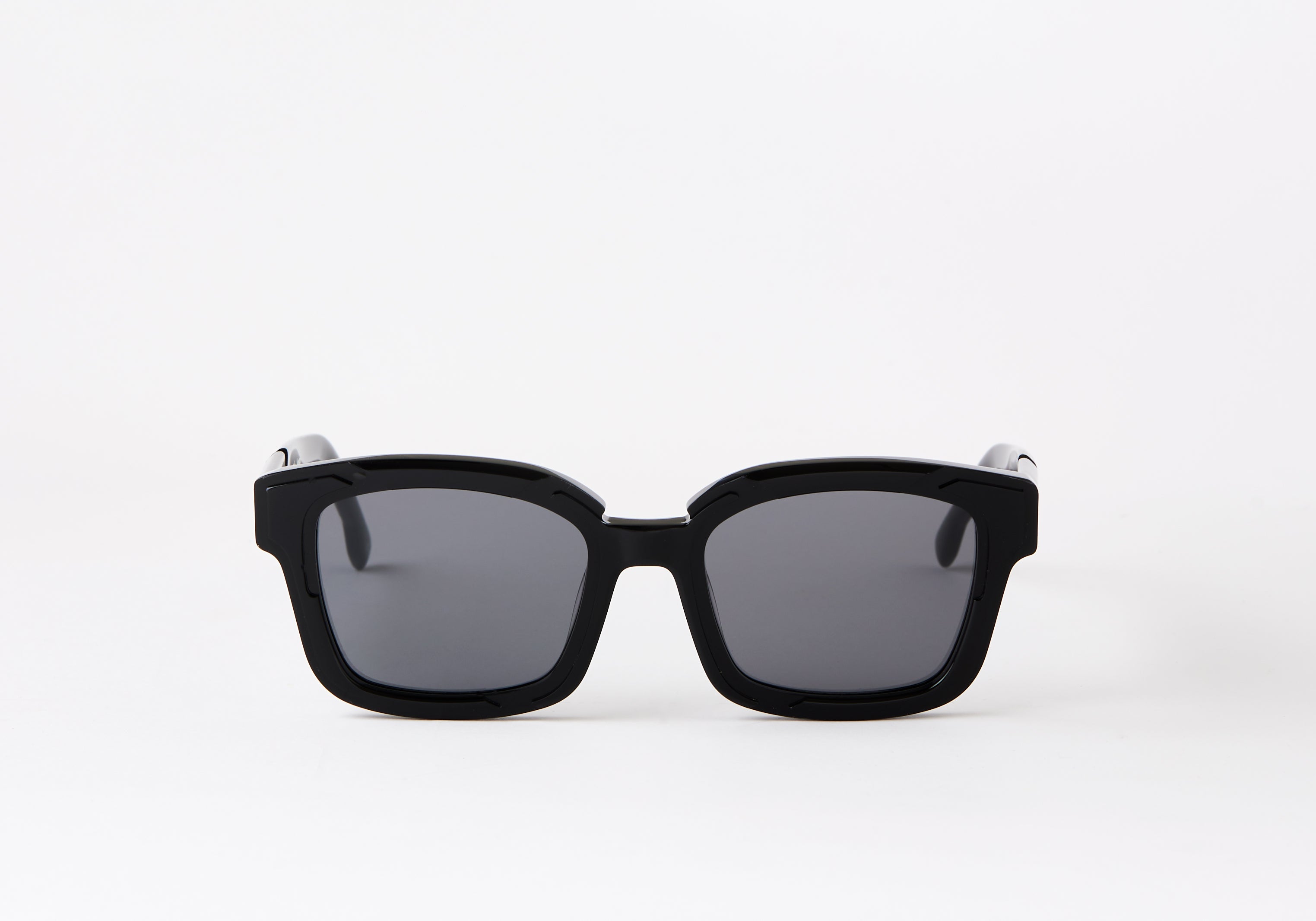 JUNE-BLACK-SUNGLASSES-LUNETTIQ-1.jpg