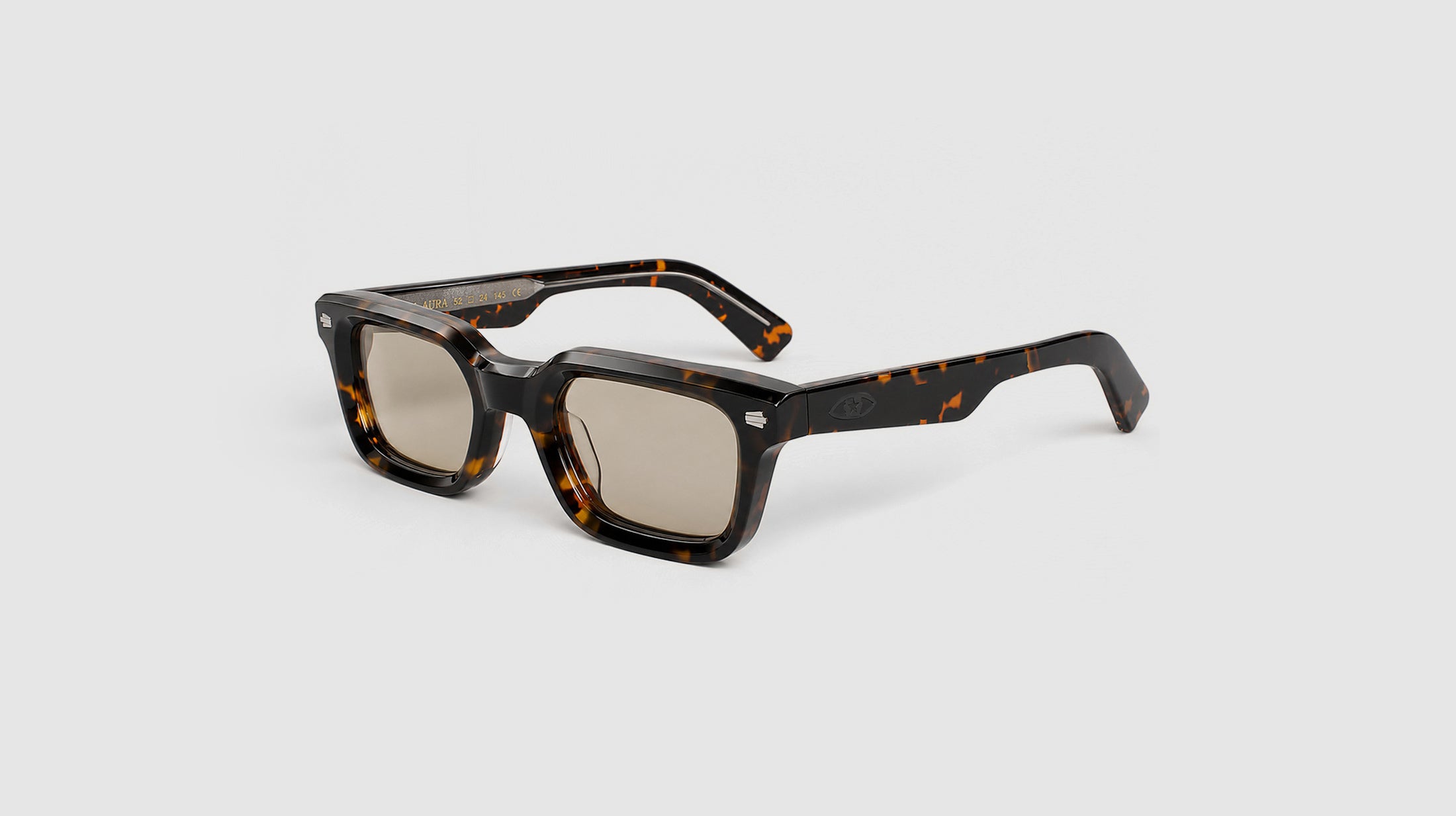 hero_3q__41_AURA_leopard_with_lens_hero_3q_final_1.jpg